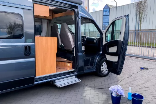 Schoonmaken van een camper